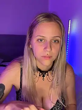 Snapshot of lunawolf21 chatting on October 1, 2025, 7:42 pm lunawolf21 online show from October 1, 2025, 7:42 pm