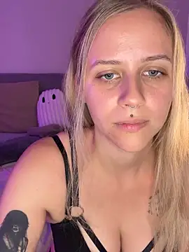 Snapshot of lunawolf21 chatting on October 5, 2025, 9:07 am lunawolf21 online show from October 5, 2025, 9:07 am