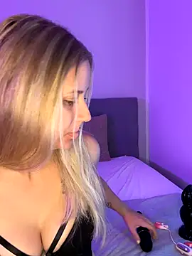 Snapshot of lunawolf21 chatting on October 8, 2025, 6:22 am lunawolf21 online show from October 8, 2025, 6:22 am