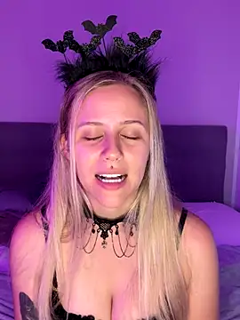 Snapshot of lunawolf21 chatting on October 10, 2025, 6:45 am lunawolf21 online show from October 10, 2025, 6:45 am