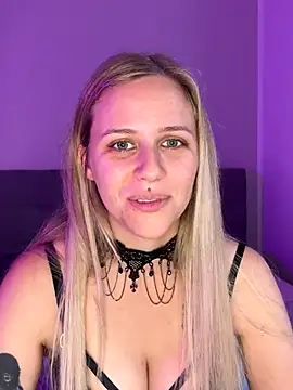 Snapshot of lunawolf21 chatting on October 15, 2025, 7:30 am lunawolf21 online show from October 15, 2025, 7:30 am