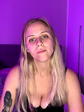 Snapshot of lunawolf21 chatting on October 17, 2025, 6:32 pm lunawolf21 online show from October 17, 2025, 6:32 pm