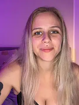 Snapshot of lunawolf21 chatting on October 21, 2025, 6:52 pm lunawolf21 online show from October 21, 2025, 6:52 pm