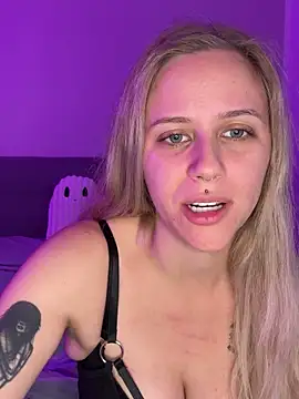 Snapshot of lunawolf21 chatting on October 22, 2025, 6:57 am lunawolf21 online show from October 22, 2025, 6:57 am