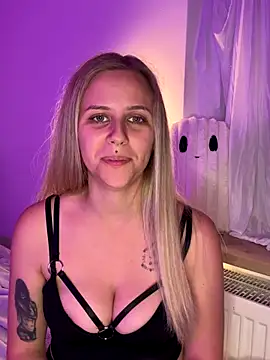 Snapshot of lunawolf21 chatting on October 25, 2025, 5:30 pm lunawolf21 online show from October 25, 2025, 5:30 pm