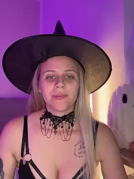 Snapshot of lunawolf21 chatting on October 27, 2025, 7:23 am lunawolf21 online show from October 27, 2025, 7:23 am