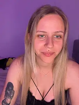lunawolf21 online show from May 11, 2026, 6:41 am