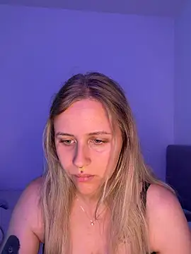 lunawolf21 online show from May 22, 2026, 6:31 am