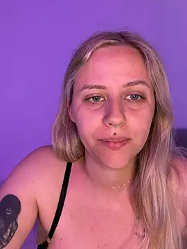 lunawolf21 online show from June 10, 2026, 6:34 am