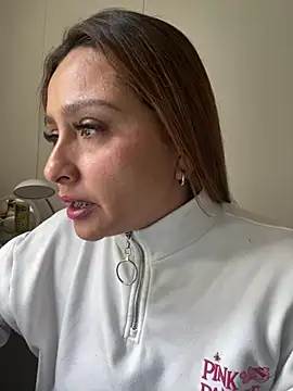 Keittly  online show from December 5, 2024, 9:17 pm