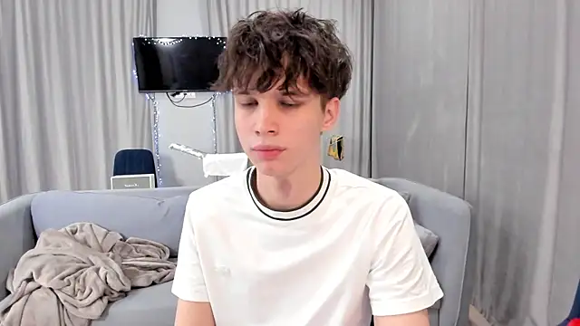 Snapshot of Im_Shine_Guy chatting on January 3, 2025, 8:43 pm Im Shine Guy online show from January 3, 2025, 8:43 pm