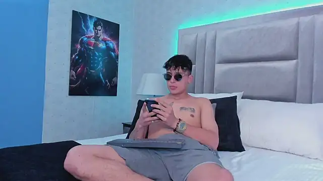 MikeStonnee online show from February 8, 2025, 7:59 pm