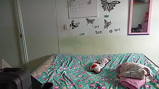 luxandracon23 online show from March 20, 2025, 7:25 pm