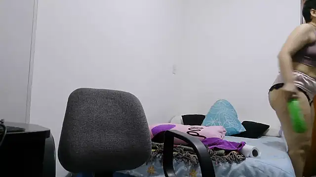 luxandracon23 online show from February 11, 2026, 11:37 am