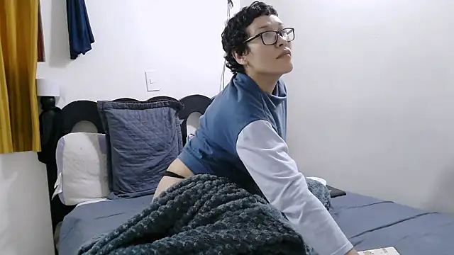 Snapshot of luxandracon23 chatting on March 19, 2026, 3:38 pm luxandracon23 online show from March 19, 2026, 3:38 pm