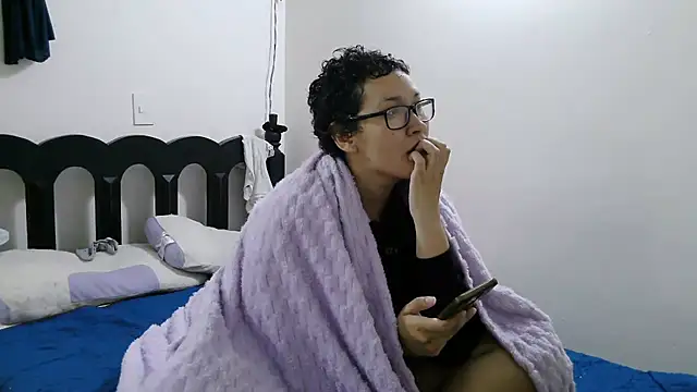 Snapshot of luxandracon23 chatting on March 24, 2026, 1:05 pm luxandracon23 online show from March 24, 2026, 1:05 pm