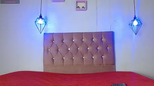 couple lovelyds online show from February 19, 2025, 12:33 pm