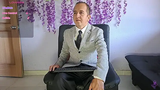 yazforeSolo online show from February 9, 2026, 2:10 pm