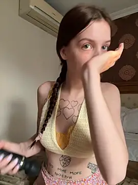 Snapshot of Sweet_Evva chatting on September 13, 2025, 3:45 pm Sweet Evva online show from September 13, 2025, 3:45 pm