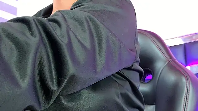 Sofia martiin online show from October 17, 2025, 3:10 am