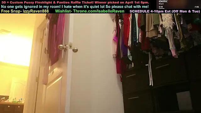 Snapshot of IsabelleRaven chatting on April 3, 2026, 9:02 pm IsabelleRaven online show from April 3, 2026, 9:02 pm