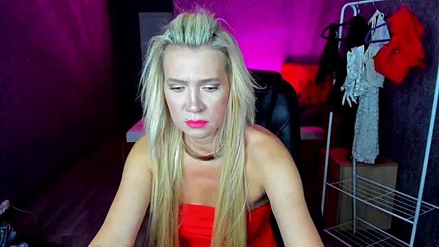 Luna  Lewis online show from December 3, 2024, 8:16 am