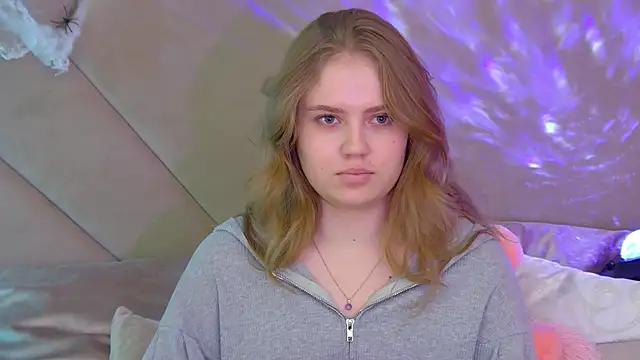 SelinSwarovski online show from November 4, 2025, 4:22 am