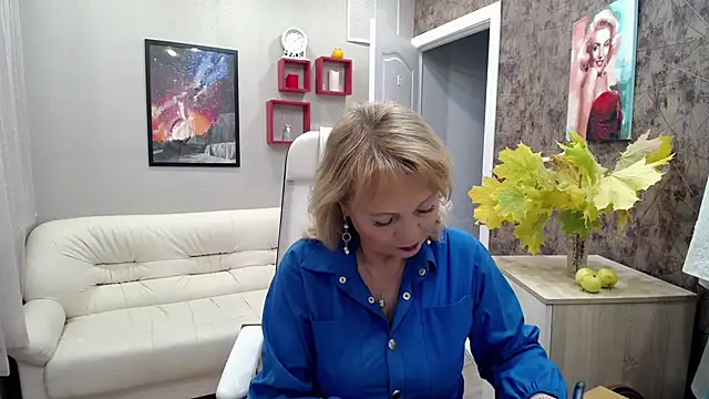 Snapshot of Milla_Cutie18 chatting on September 25, 2025, 5:44 am Milla Cutie18 online show from September 25, 2025, 5:44 am