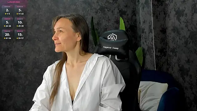 Lillian White online show from October 10, 2025, 11:59 pm