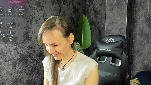 Snapshot of Lillian_White chatting on May 11, 2026, 1:00 am Lillian White online show from May 11, 2026, 1:00 am