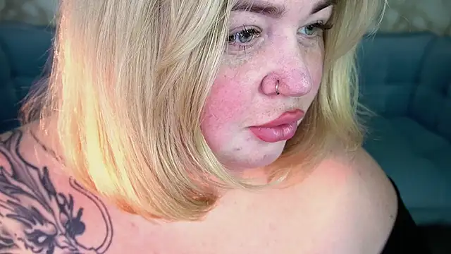 ZaraReignn online show from April 1, 2026, 8:50 pm