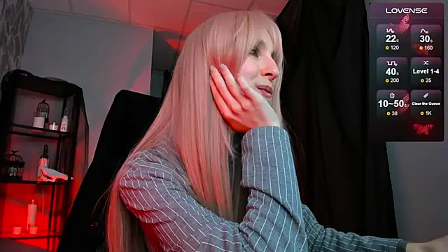 Snapshot of LuxRayi chatting on October 21, 2025, 9:15 pm LuxRayi online show from October 21, 2025, 9:15 pm