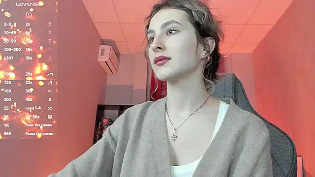 Snapshot of LuxRayi chatting on November 5, 2025, 2:44 am LuxRayi online show from November 5, 2025, 2:44 am