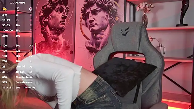 Snapshot of LuxRayi chatting on December 2, 2025, 2:28 am LuxRayi online show from December 2, 2025, 2:28 am