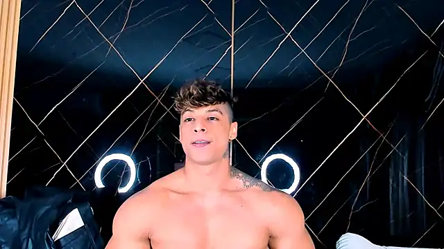 Owen Muzcle online show from October 15, 2025, 5:24 pm