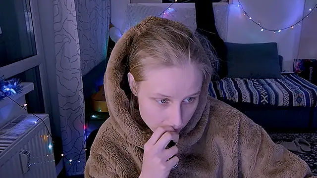 KatiKate online show from February 3, 2025, 4:52 pm