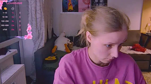 KatiKate online show from March 21, 2025, 6:18 pm