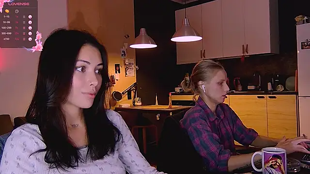 KatiKate online show from October 6, 2025, 4:15 pm