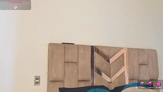 KloheCurvy online show from April 13, 2026, 1:27 pm