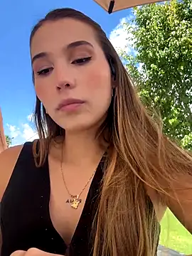 SophieRaily  online show from October 22, 2025, 6:07 pm