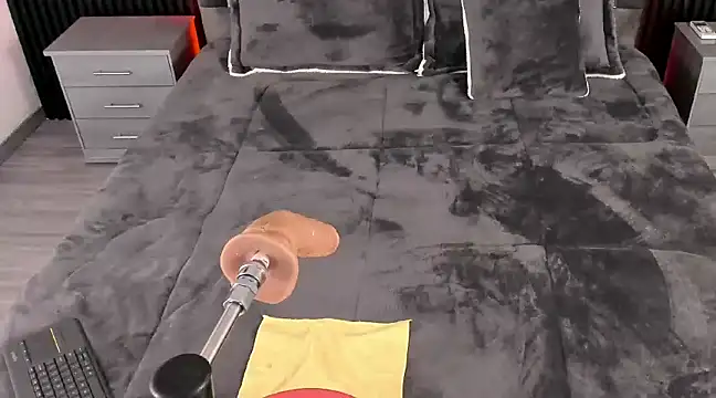 MiiaaMoonroee online show from December 19, 2024, 7:51 pm