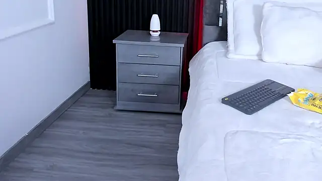 MiiaaMoonroee online show from February 23, 2025, 7:00 am