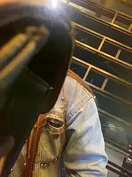 girl anni online show from February 4, 2025, 11:49 pm