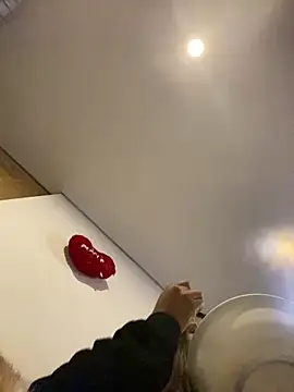 girl anni online show from February 6, 2025, 1:49 am