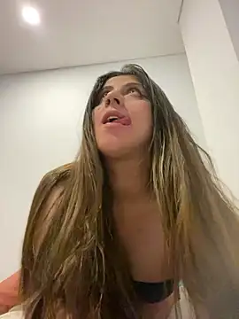 girl anni online show from February 7, 2025, 4:27 am