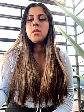 girl anni online show from February 7, 2025, 9:37 pm