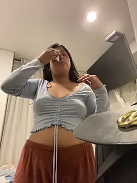 girl anni online show from February 8, 2025, 8:42 am