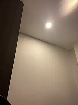 girl anni online show from February 9, 2025, 7:41 pm