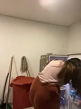 girl anni online show from February 11, 2025, 3:40 am