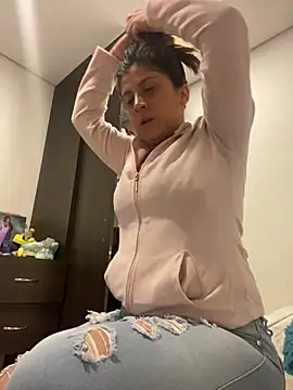 girl anni online show from February 13, 2025, 5:11 pm